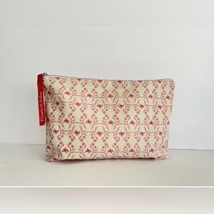 💜 Elizabeth Arden Pink and Cream Patterned Clutch